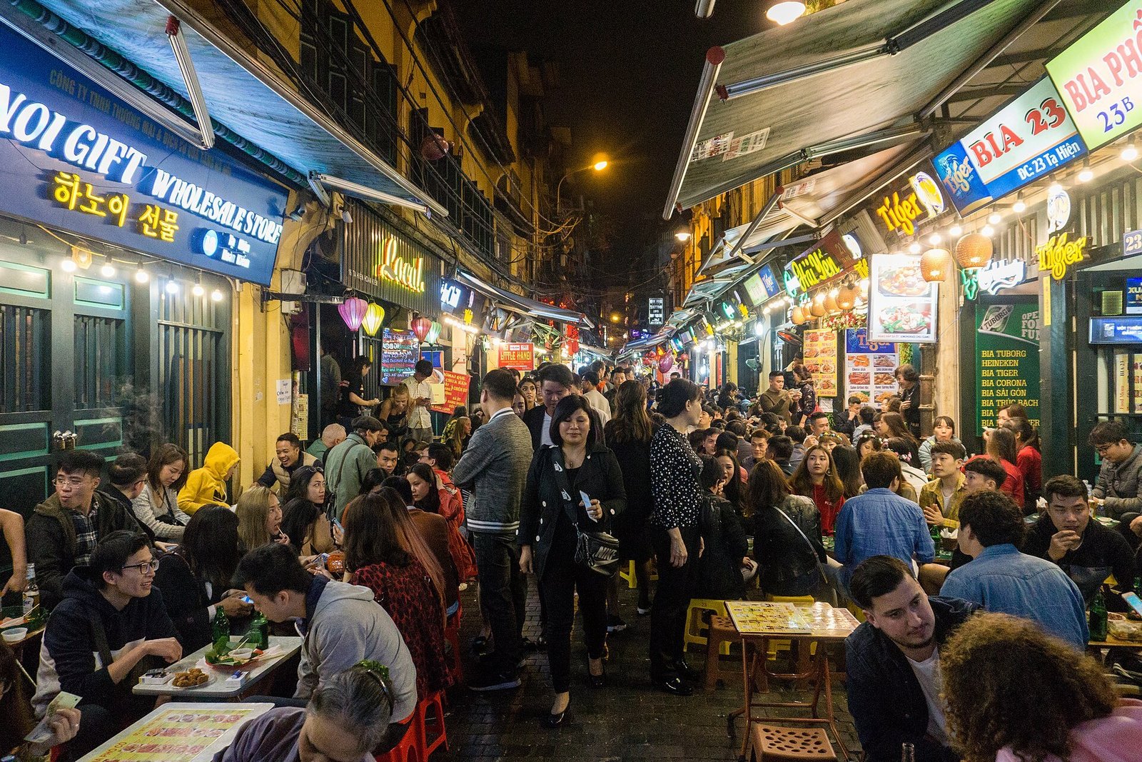 Hanoi Old Quarter street food at night