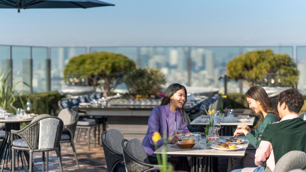 Diners on the terrace above the Tokyo skyline at Four Seasons Hotel Tokyo at Otemachi